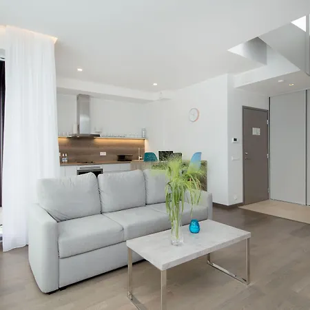 8era Business Executive Rotermanni *