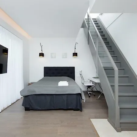 8era Business Executive Rotermanni *