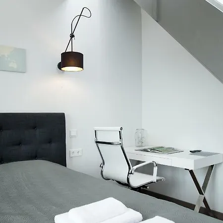 8era Business Executive Rotermanni