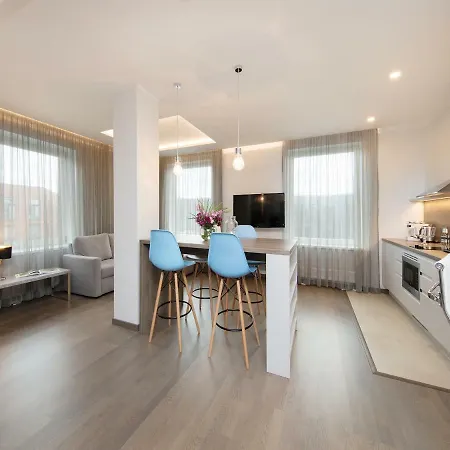 8era Business Executive Rotermanni