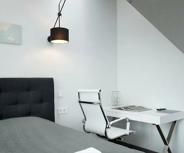 8era Business Executive Rotermanni