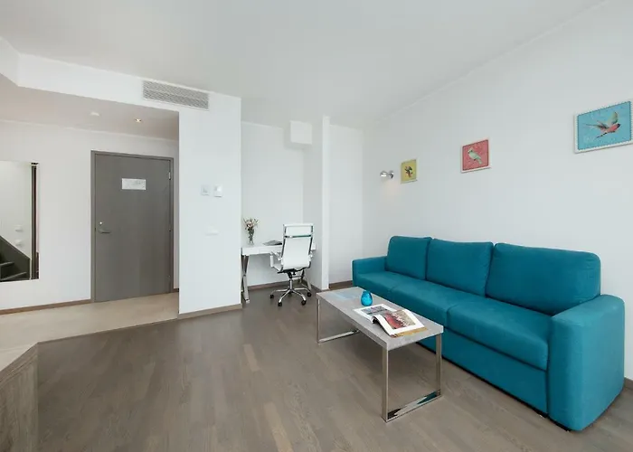 8era Business Executive Rotermanni *